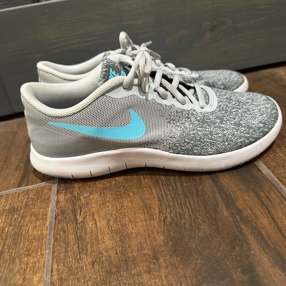 Nike Flex Contact tennis shoes